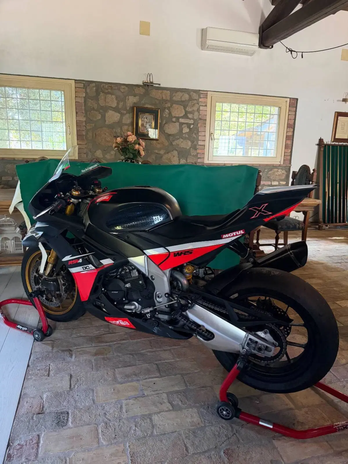 Aprilia RSV4 1100 Factory (2021 - 24) (2)