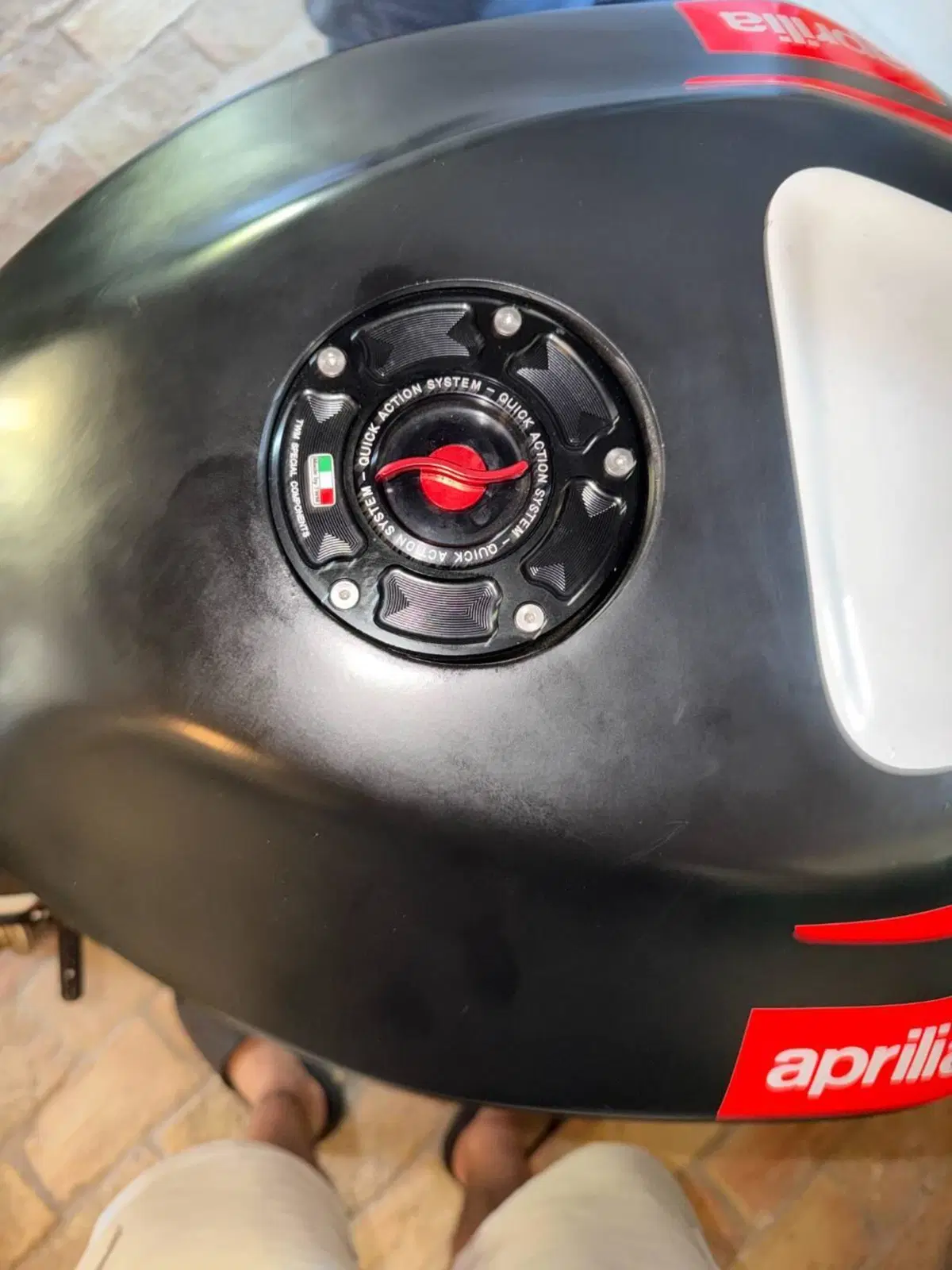 Aprilia RSV4 1100 Factory (2021 - 24) (7)