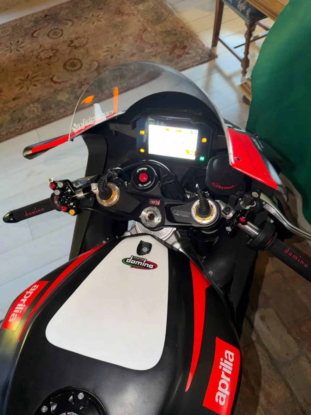 Aprilia RSV4 1100 Factory (2021 - 24) (9)