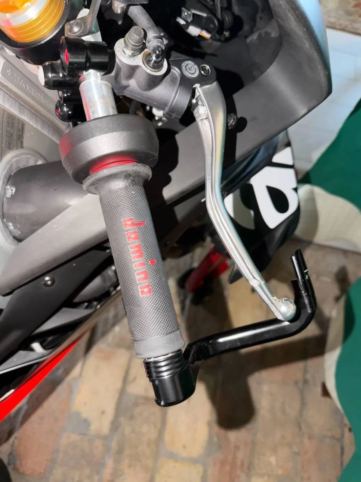 Aprilia RSV4 1100 Factory (2021 - 24) (10)