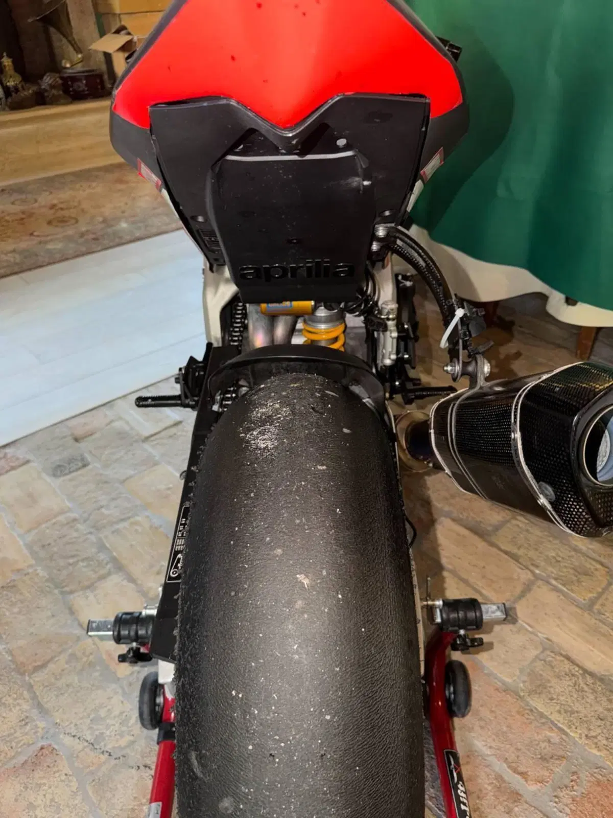 Aprilia RSV4 1100 Factory (2021 - 24) (15)