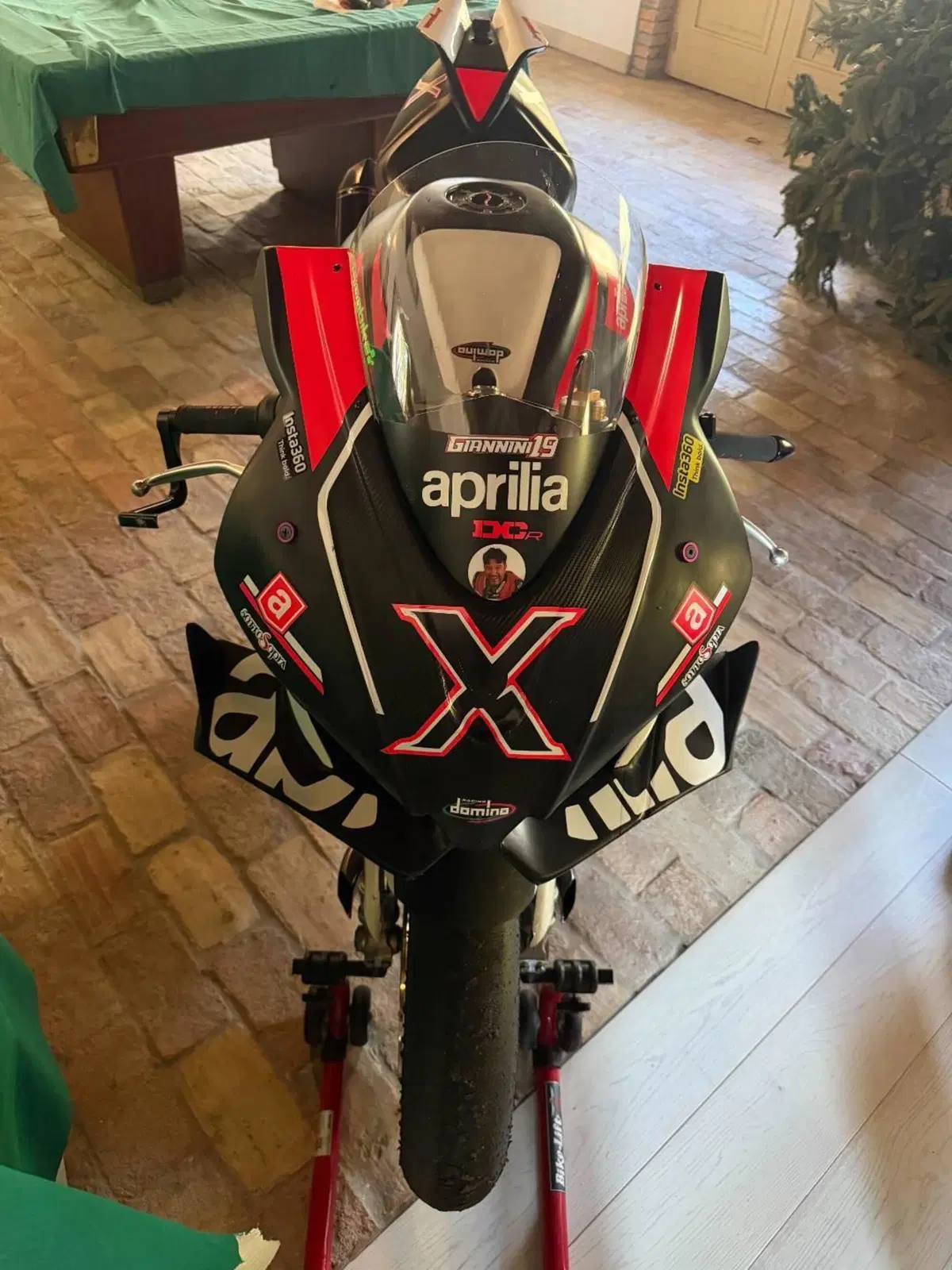 Aprilia RSV4 1100 Factory (2021 - 24) (16)