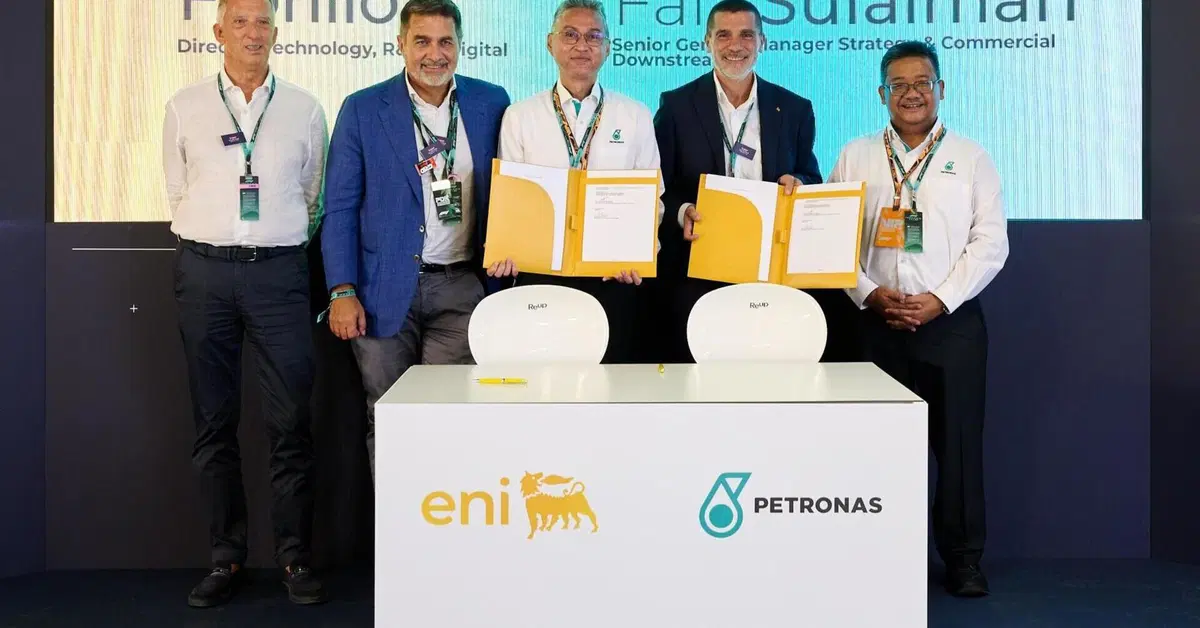 Eni e Petronas studiano la benzina bio: dalle corse potrebbe arrivare fino alla strada