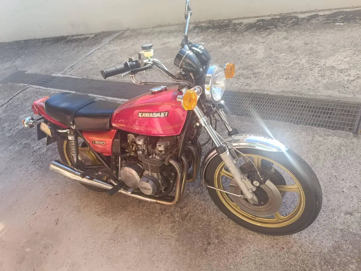 Kawasaki Z650-B1