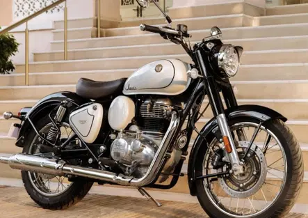 Royal Enfield Classic 350 “Signature White Edition” 