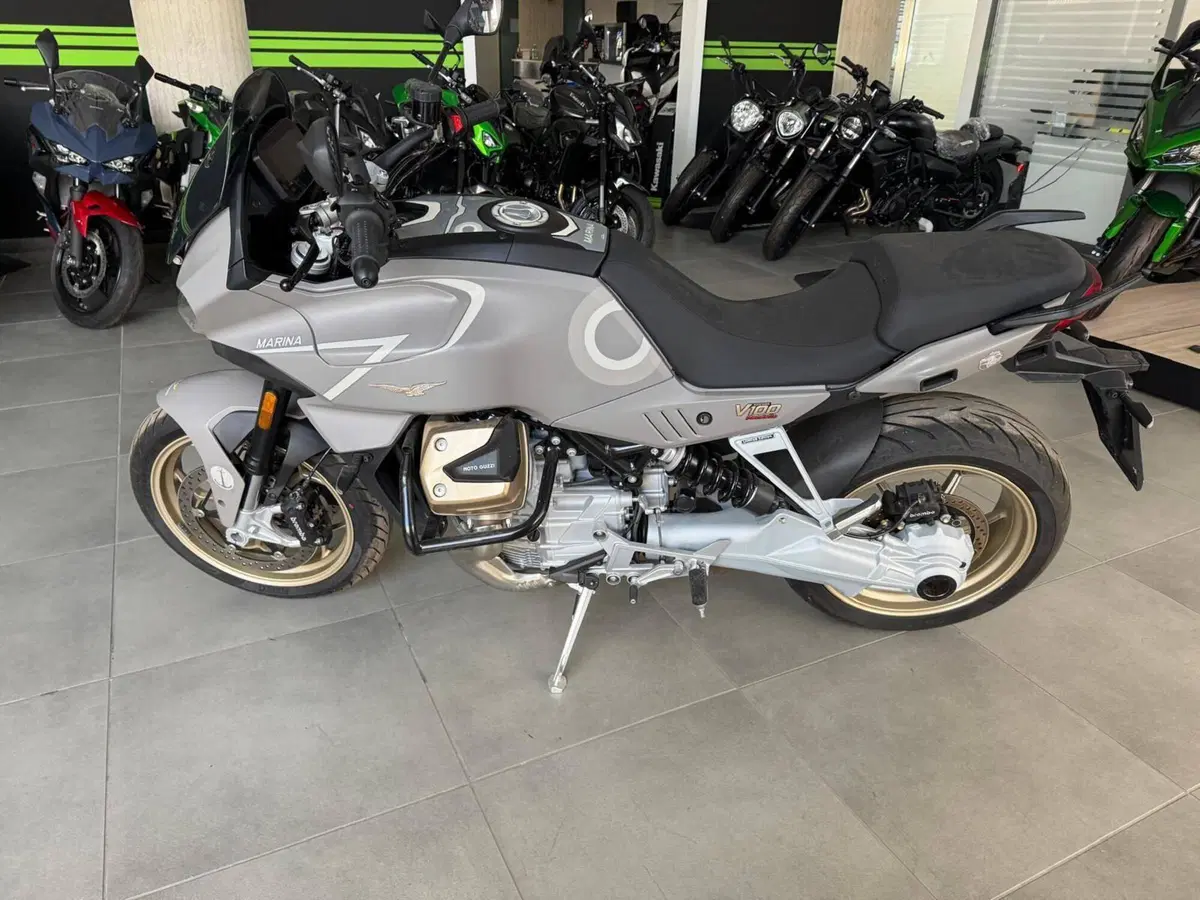 Moto Guzzi V100 Mandello Aviazione Navale (2023 - 24) (3)