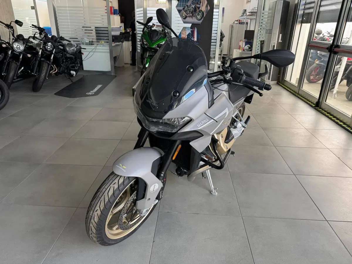 Moto Guzzi V100 Mandello Aviazione Navale (2023 - 24) (2)