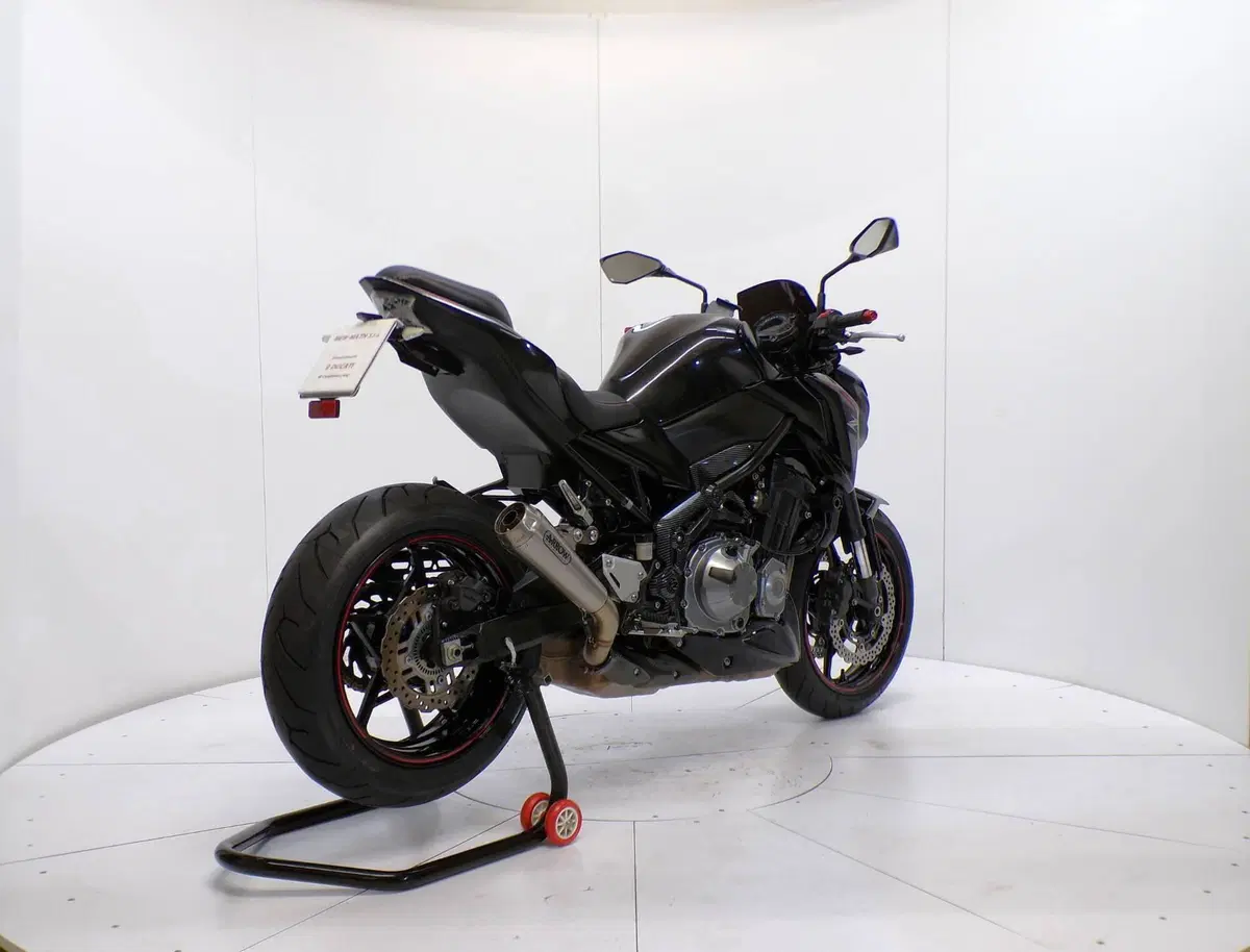 Kawasaki Z 900 (2017 - 18) (6)