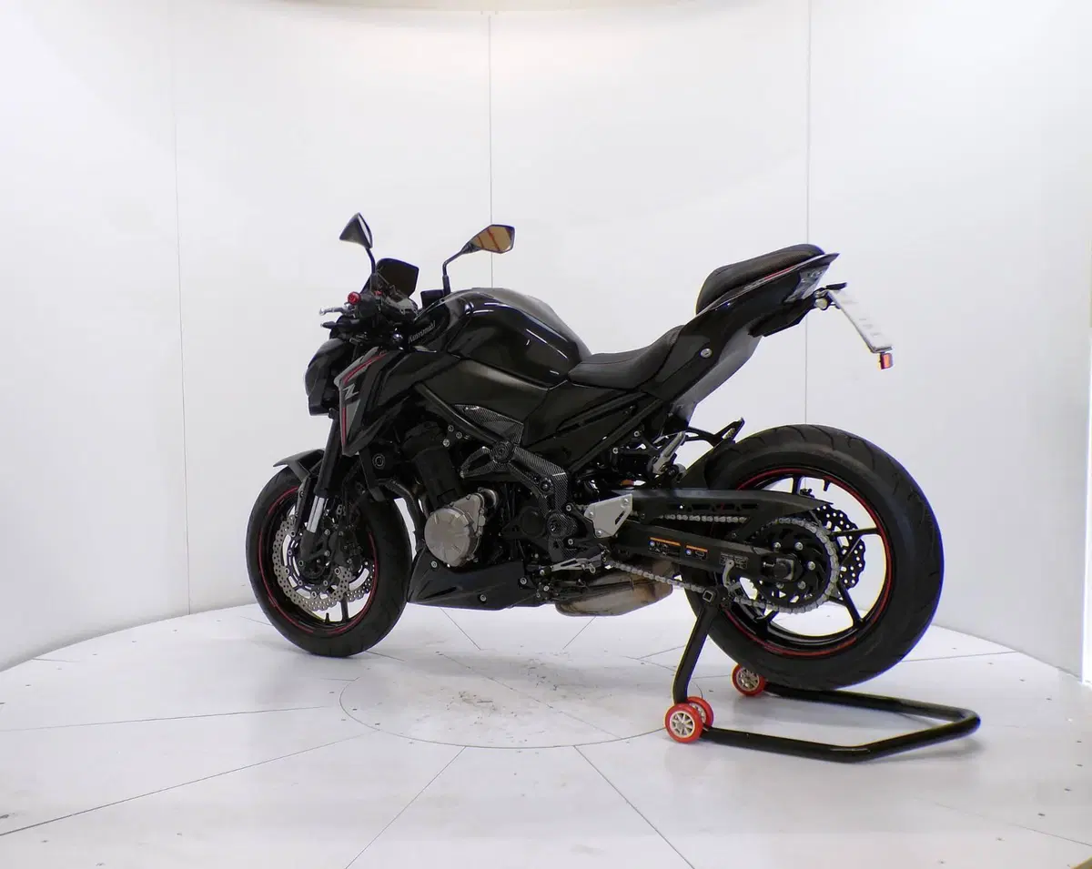 Kawasaki Z 900 (2017 - 18) (5)