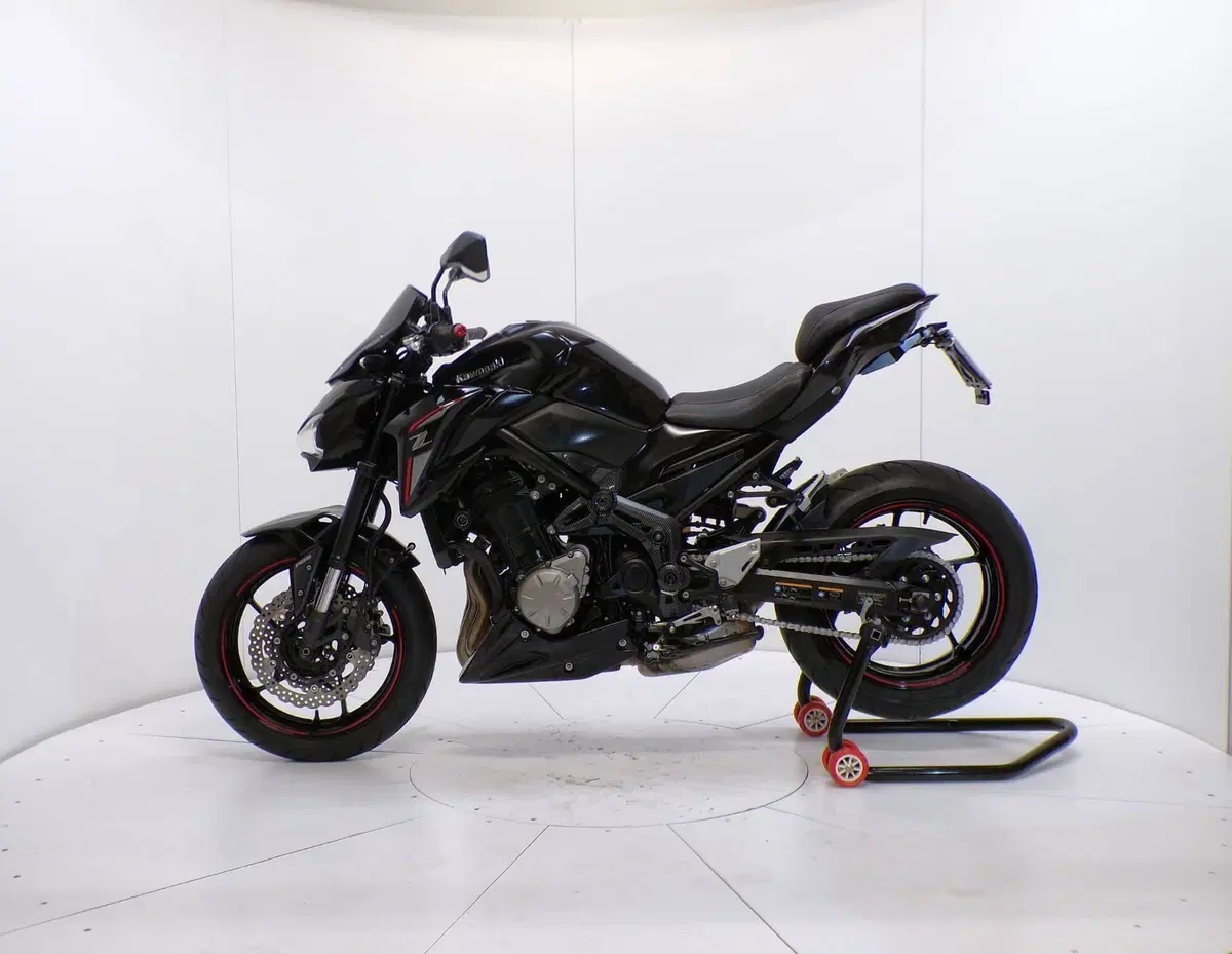 Kawasaki Z 900 (2017 - 18) (4)