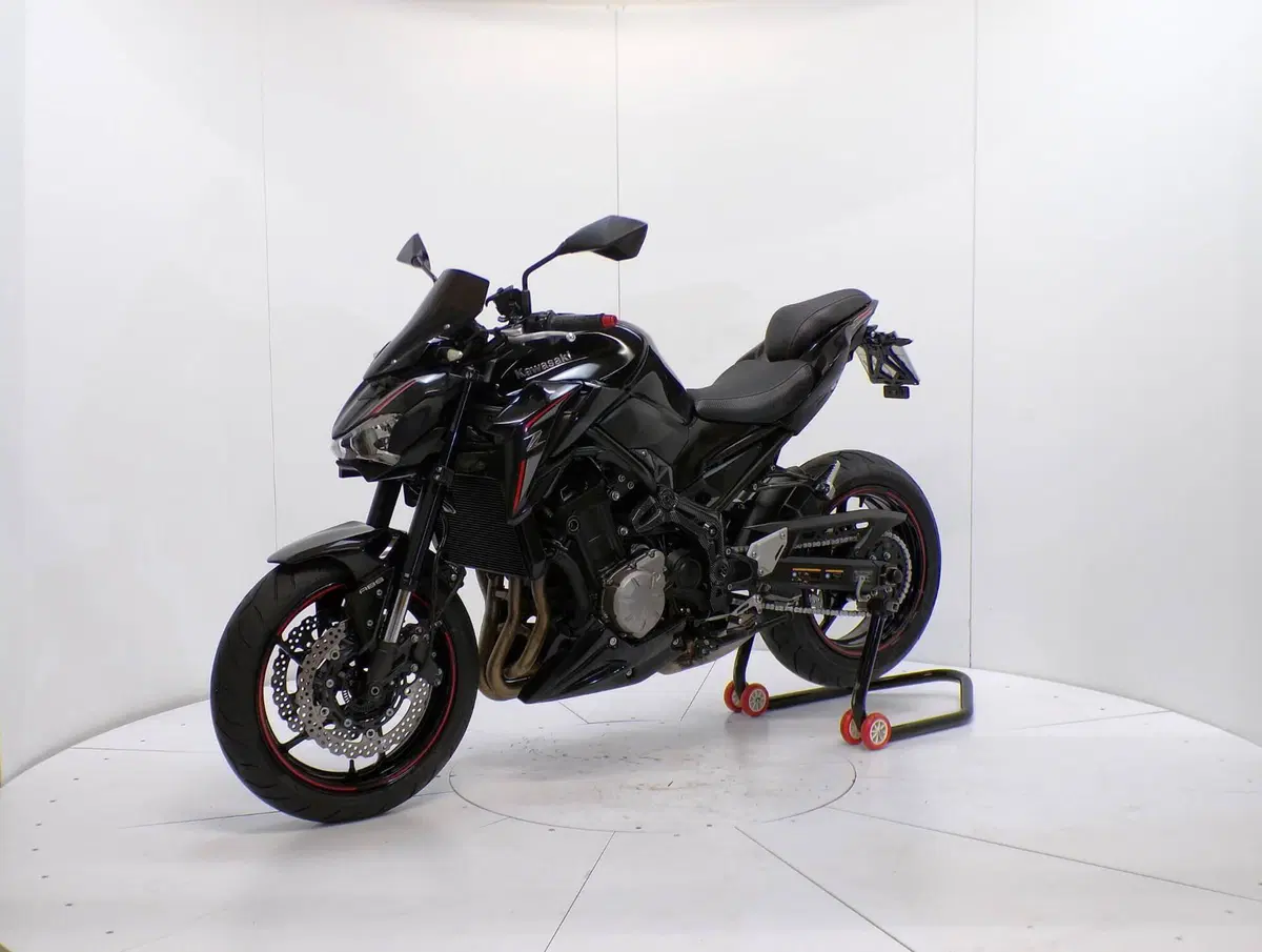 Kawasaki Z 900 (2017 - 18) (3)