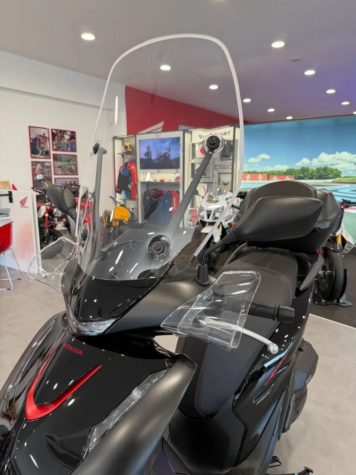 Honda SH 150 Sport (2026) (2)