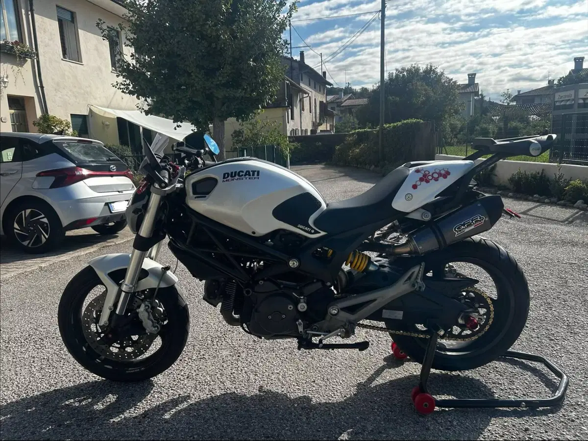 Ducati Monster 696 (2008 - 13) (2)