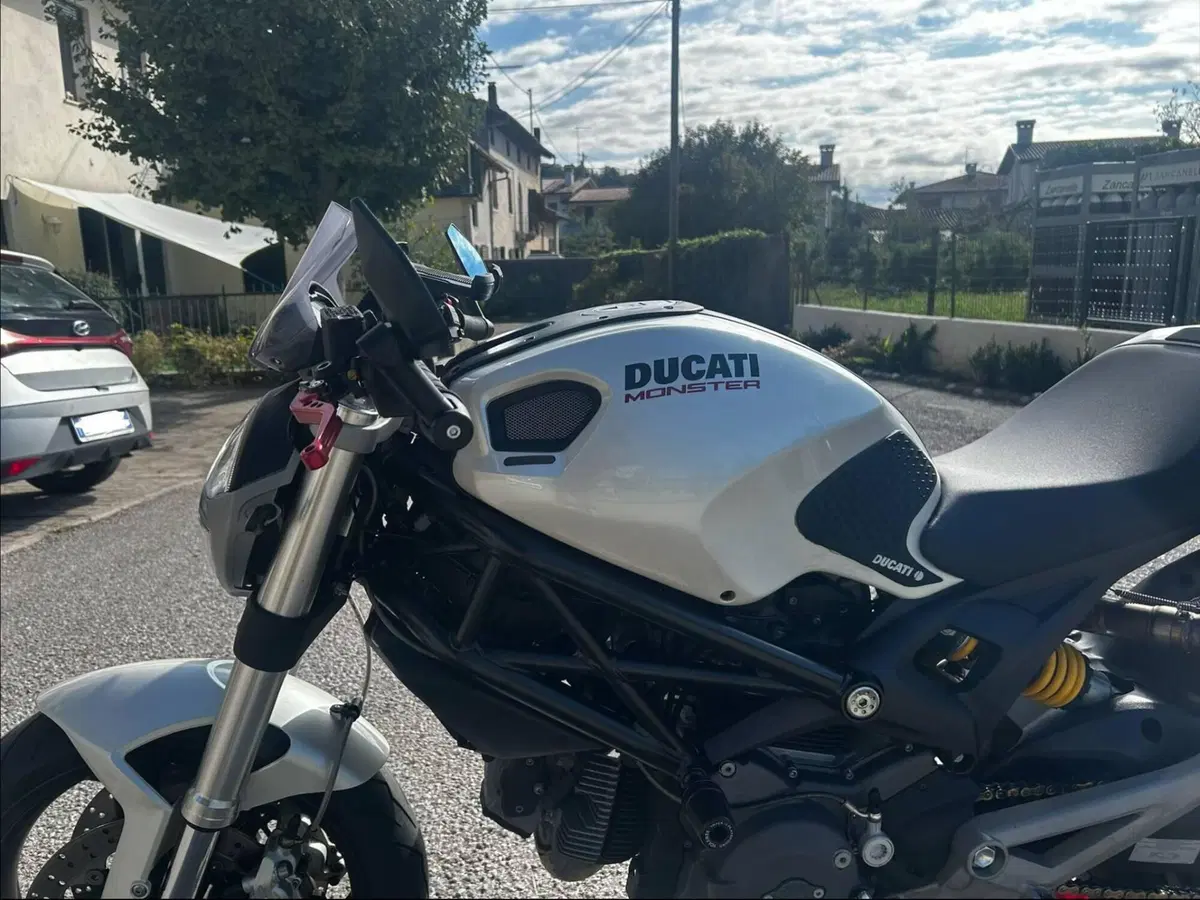 Ducati Monster 696 (2008 - 13) (3)