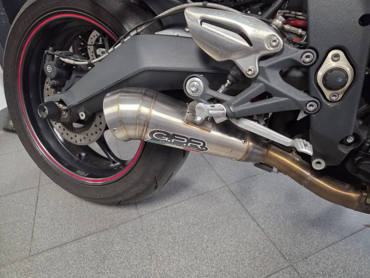 Triumph Street Triple R (2013 - 14) (4)