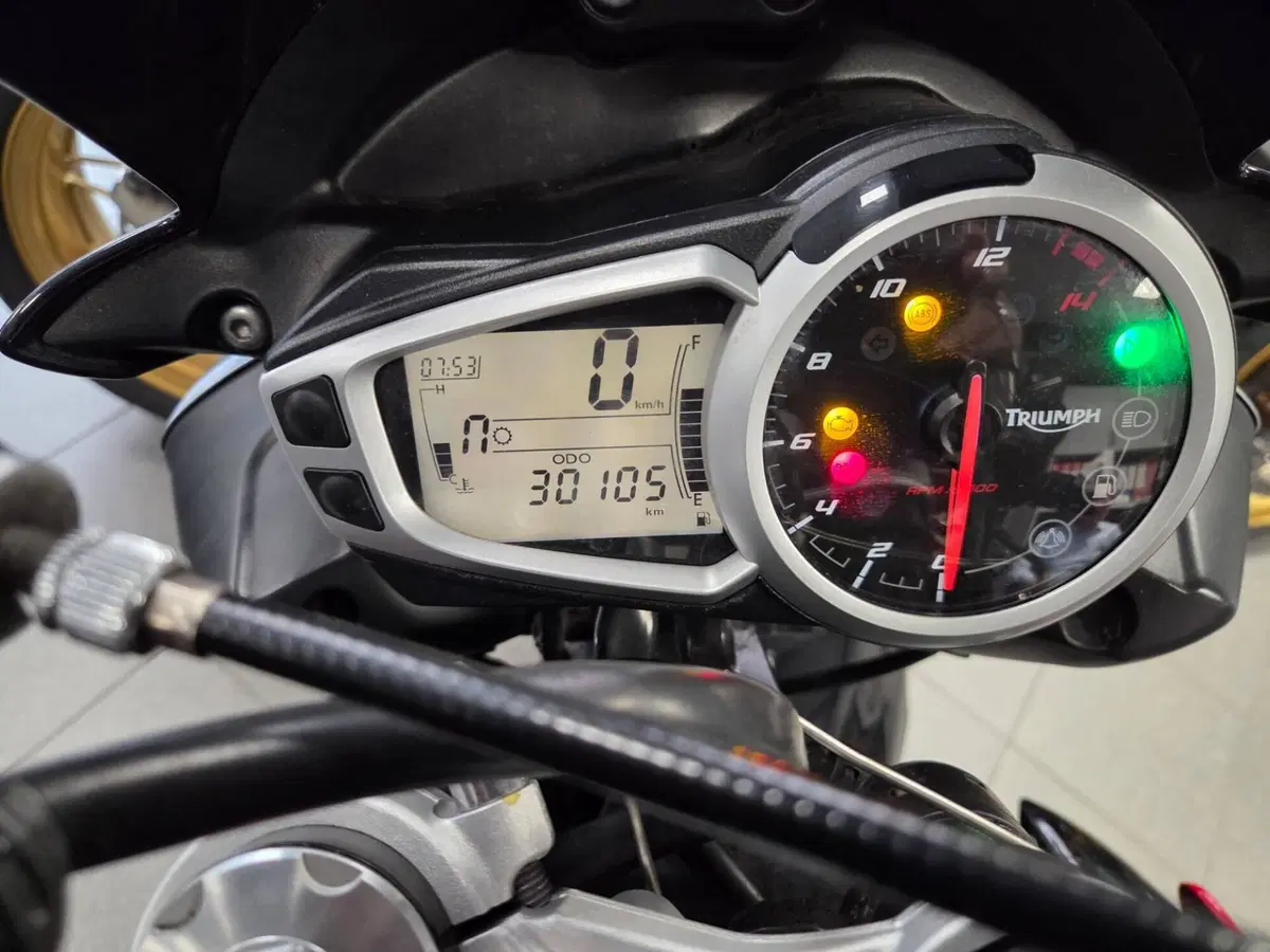 Triumph Street Triple R (2013 - 14) (6)