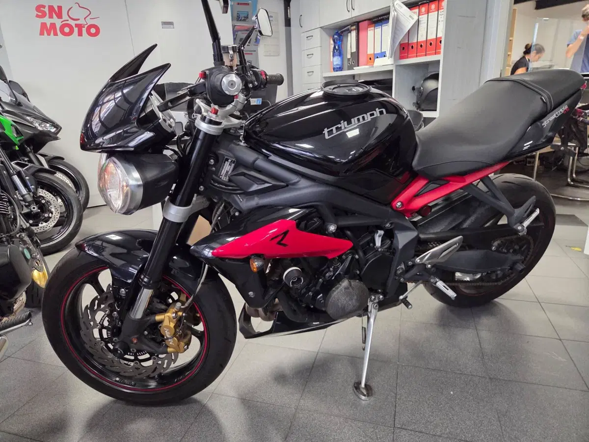 Triumph Street Triple R (2013 - 14) (2)