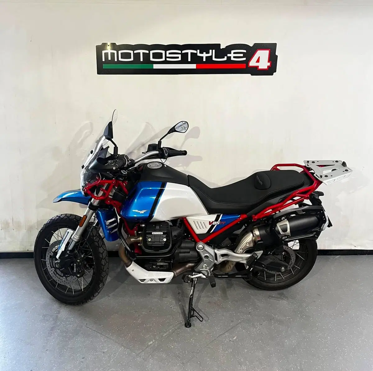 Moto Guzzi V85 TT (2021 - 23) (2)