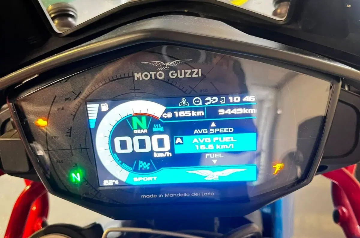 Moto Guzzi V85 TT (2021 - 23) (3)