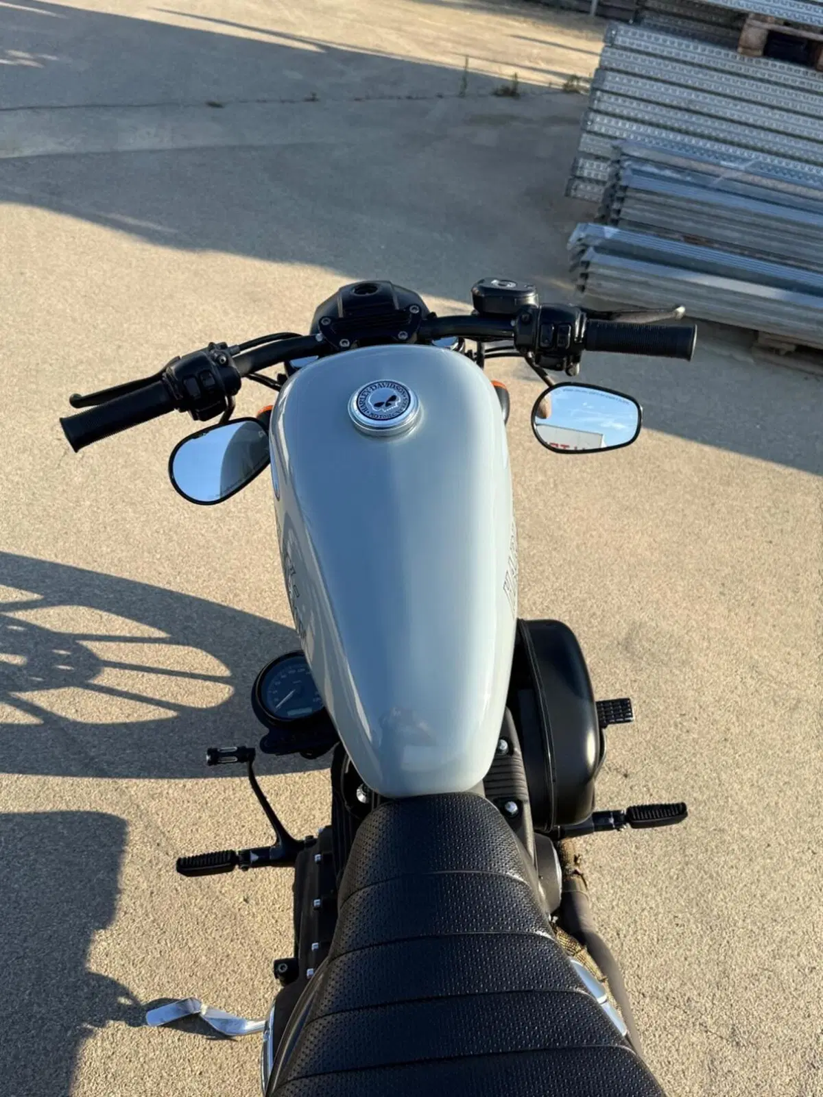 Harley-Davidson 883 Iron (2009 - 11) - XL 883N (4)