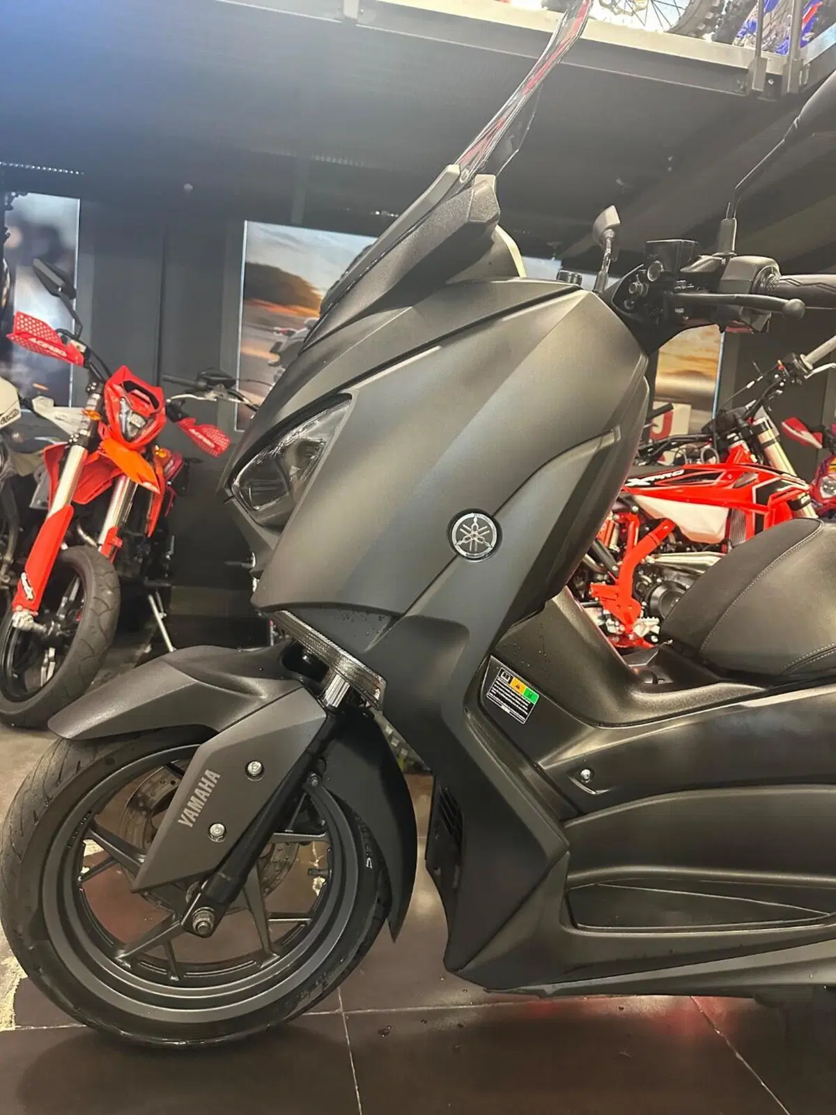 Yamaha X-Max 300 (2021 - 24) (2)