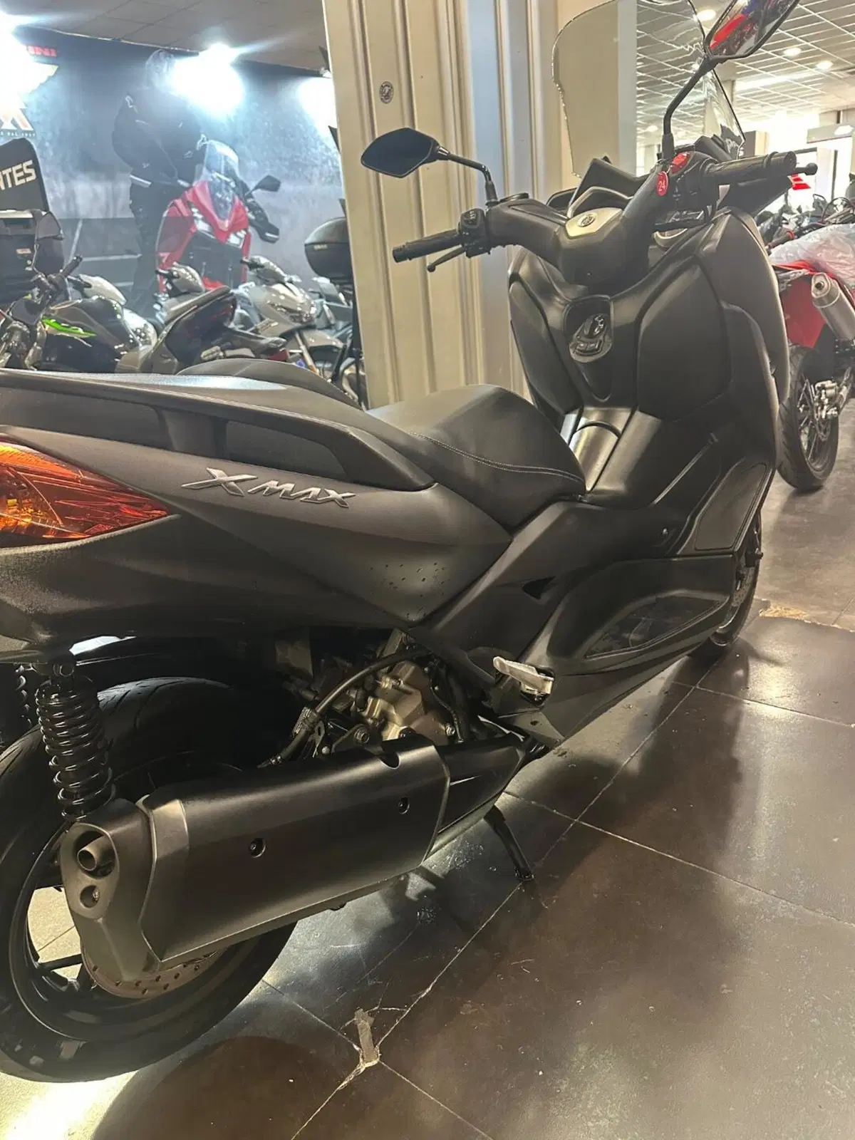 Yamaha X-Max 300 (2021 - 24) (5)