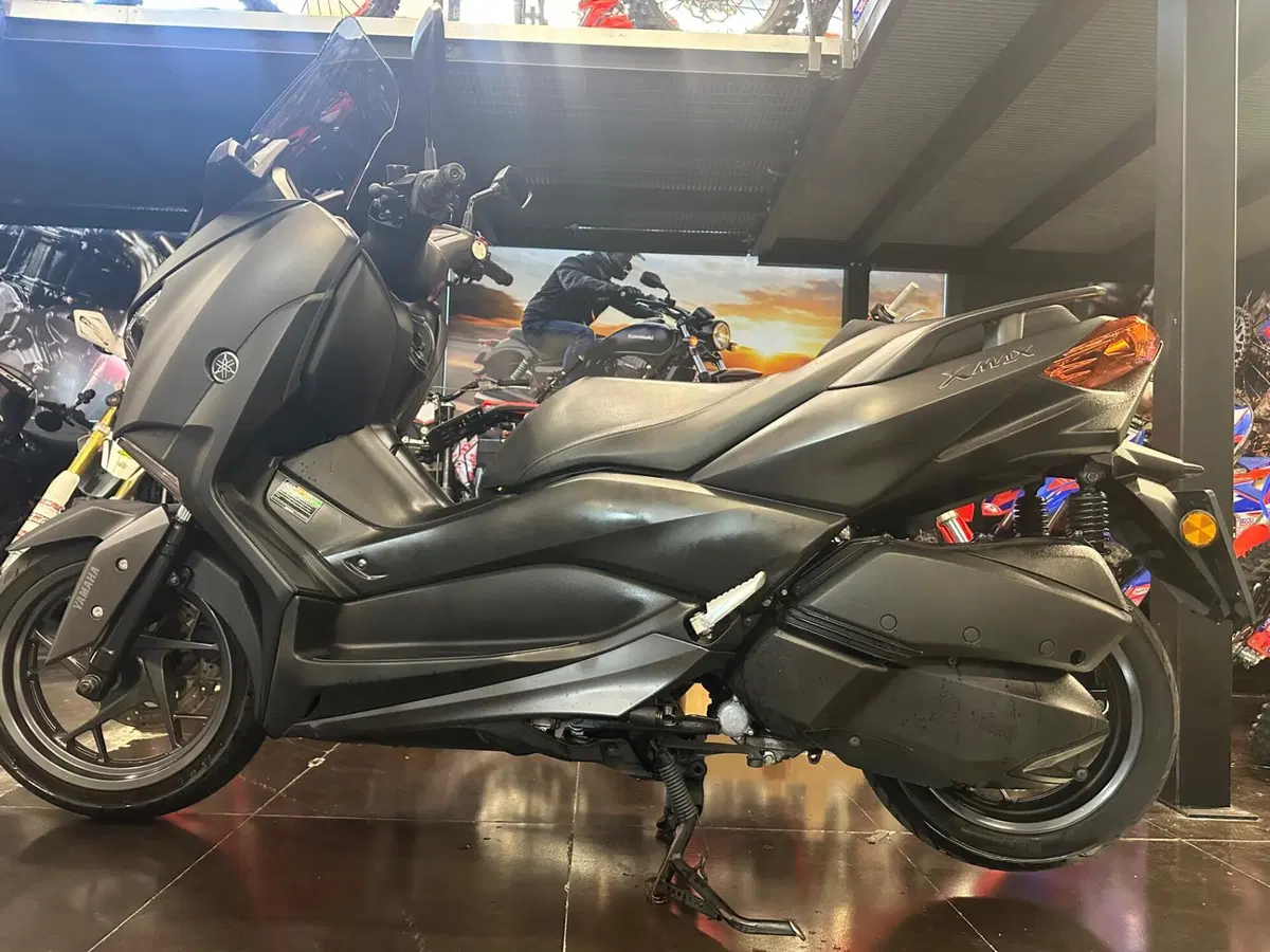 Yamaha X-Max 300 (2021 - 24) (10)