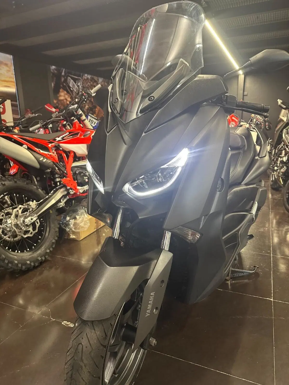 Yamaha X-Max 300 (2021 - 24) (11)