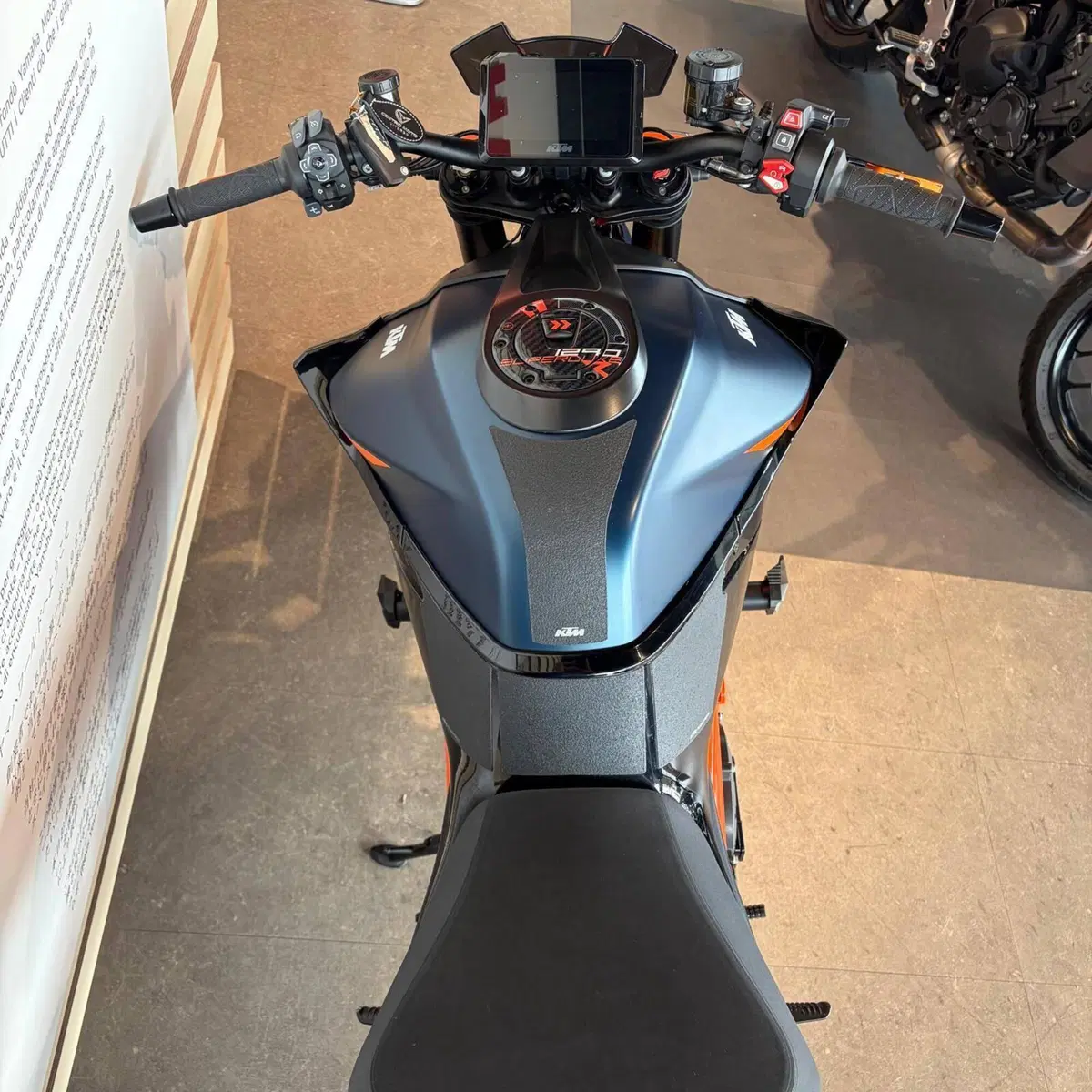 KTM 1290 Super Duke R (2021 - 23) (3)