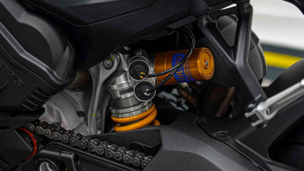 Ducati Streetfighter V4 S (2023 - 24) (2)