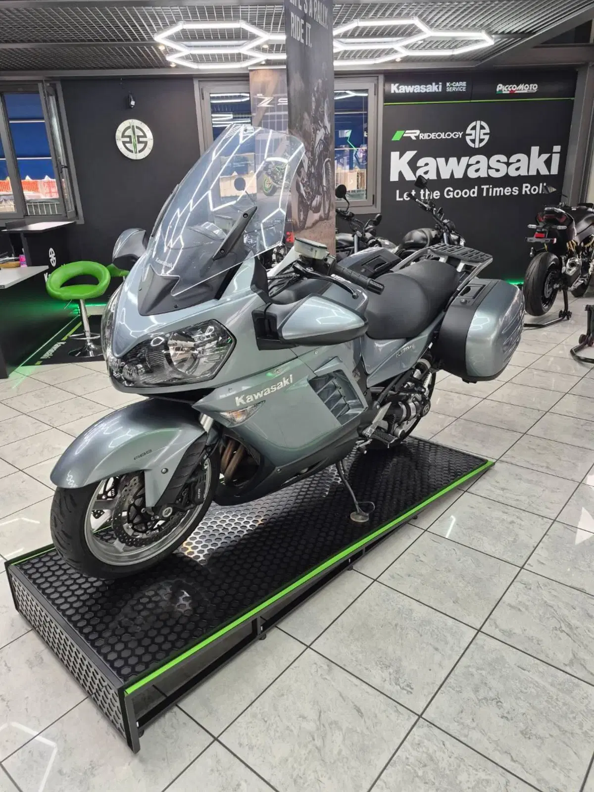 Kawasaki GTR 1400 (2007 - 09) (2)