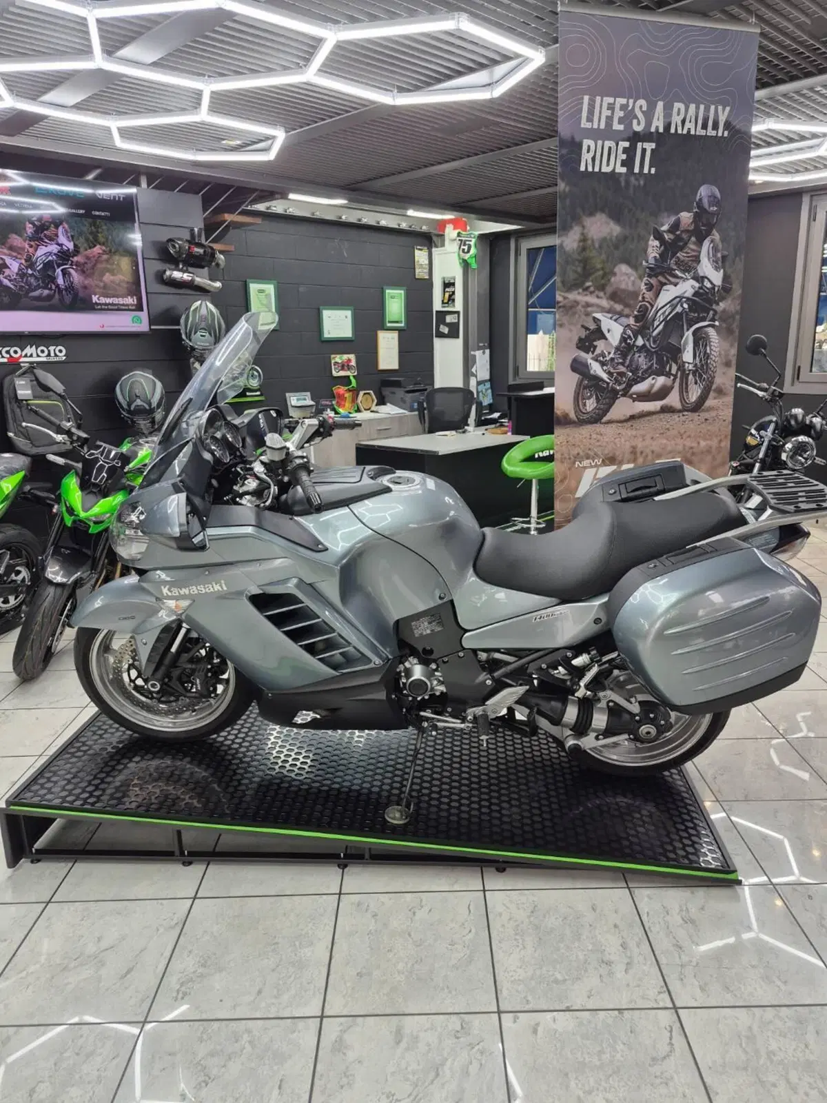 Kawasaki GTR 1400 (2007 - 09) (4)