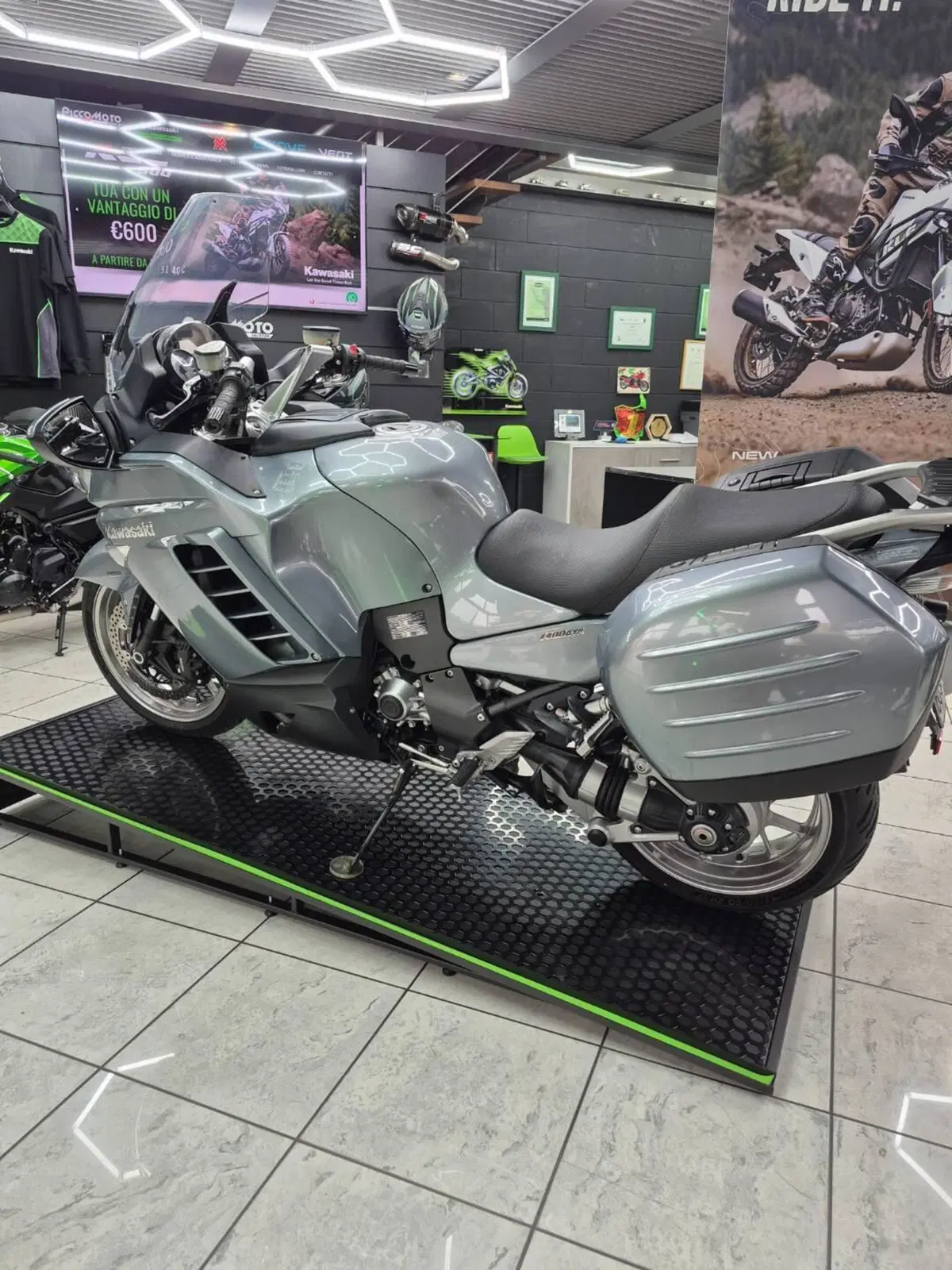 Kawasaki GTR 1400 (2007 - 09) (5)