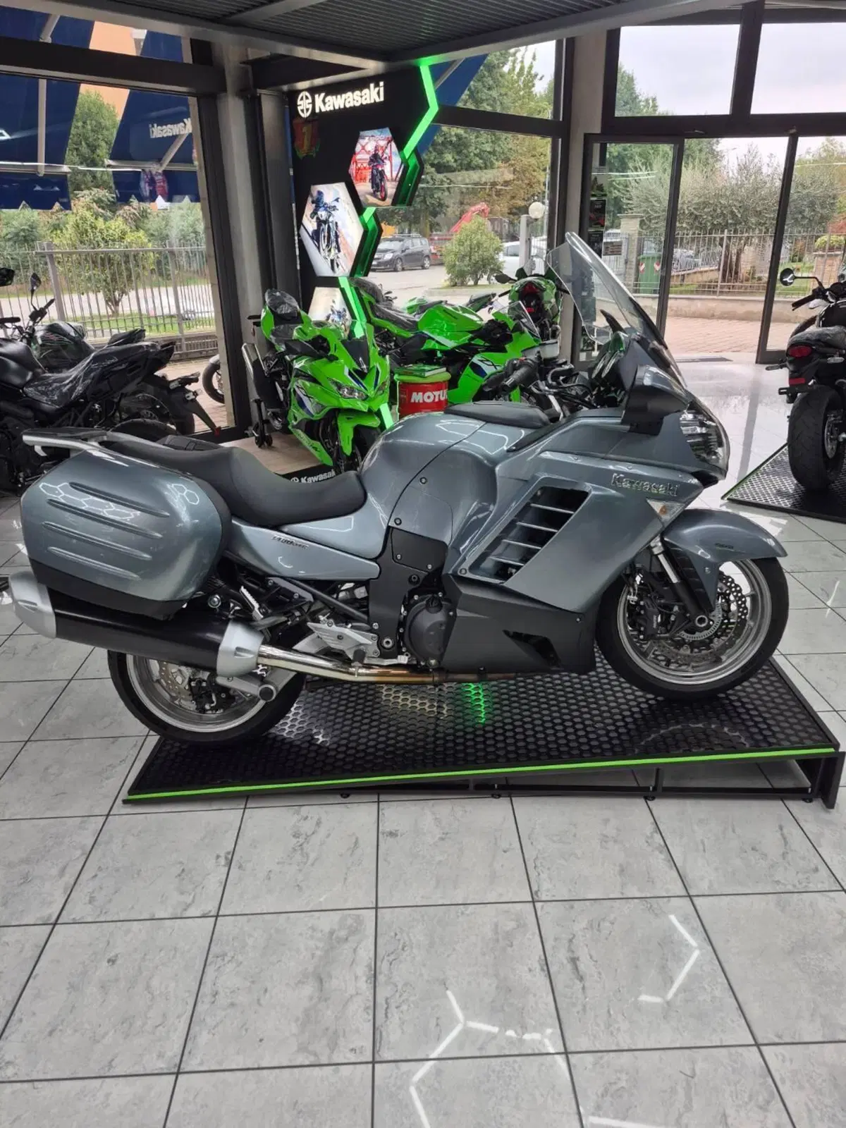 Kawasaki GTR 1400 (2007 - 09) (6)