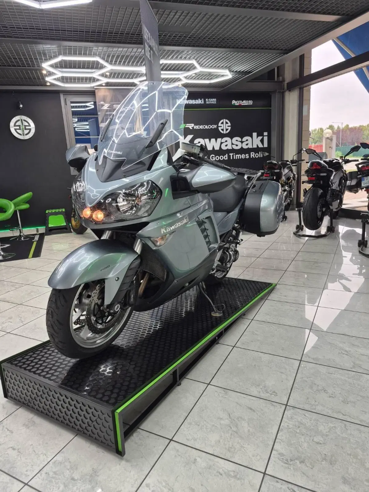 Kawasaki GTR 1400 (2007 - 09) (9)