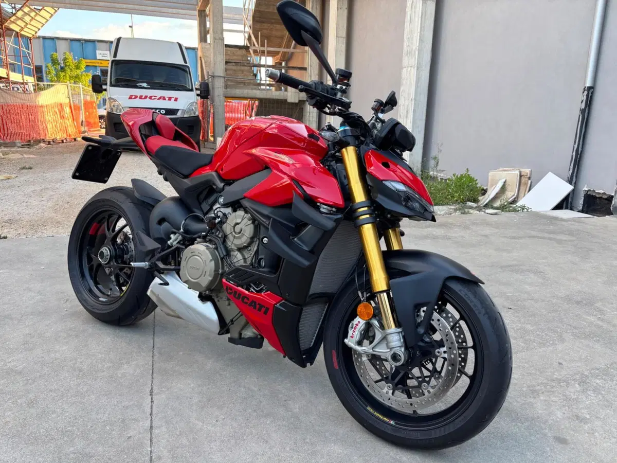 Ducati Streetfighter V4 S (2023 - 24) (2)