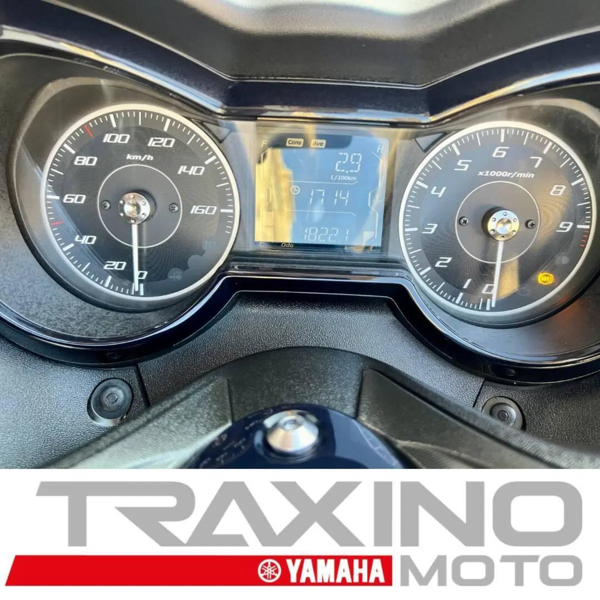 Yamaha X-Max 300 Tech Max (2021 - 24) (4)