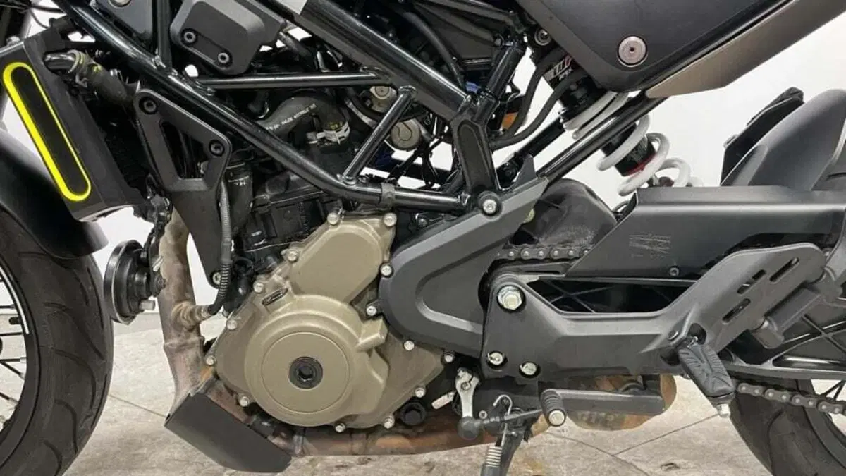 Husqvarna Svartpilen 401 (2021 - 23) (7)