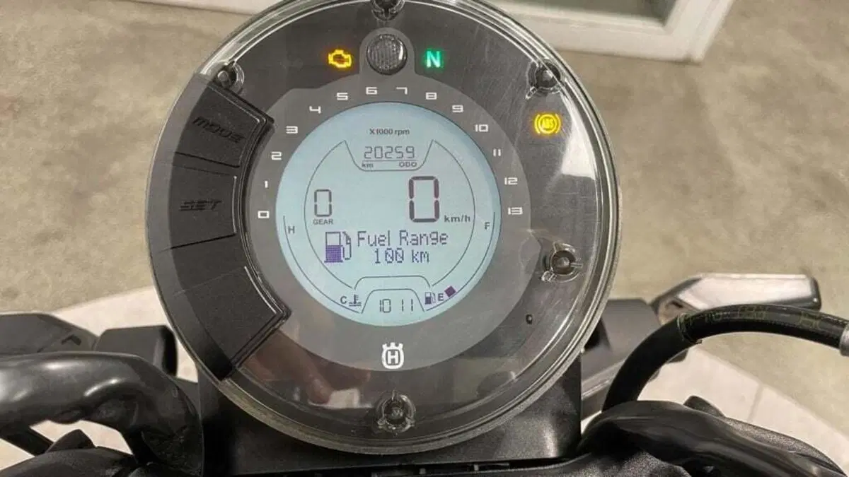 Husqvarna Svartpilen 401 (2021 - 23) (10)
