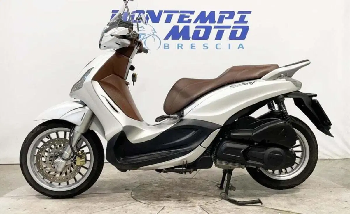 Piaggio Beverly 300 i.e. ABS-ASR (2016 - 20) (2)