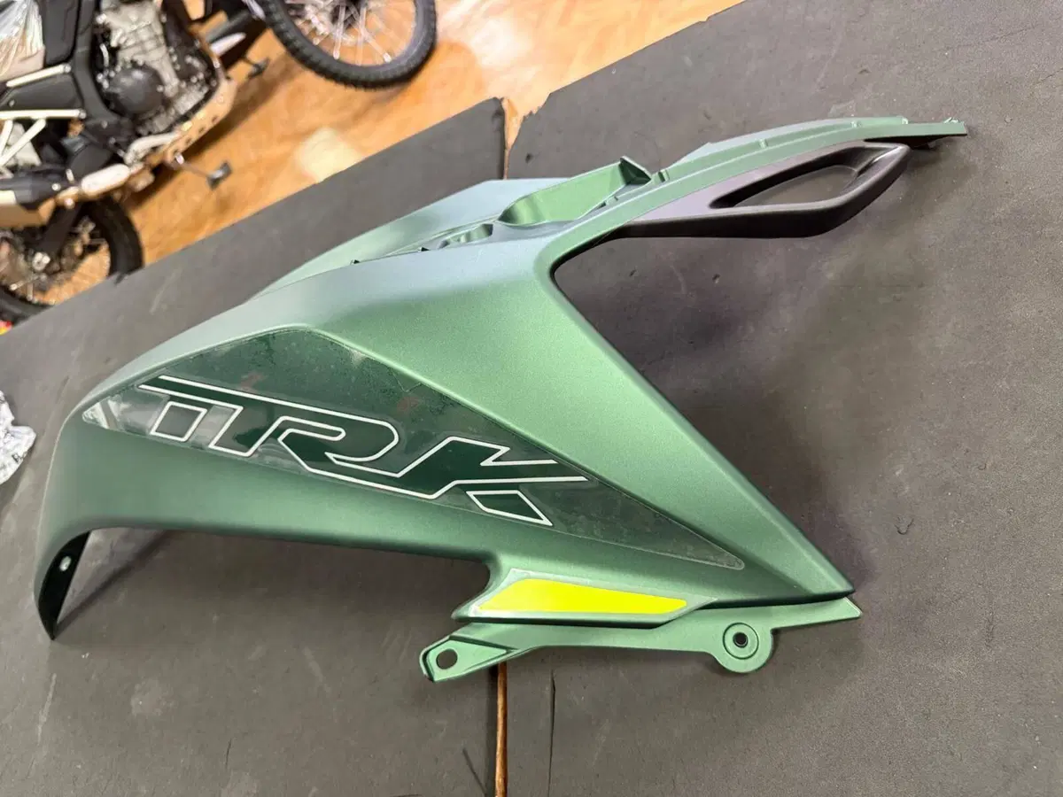 CARENA SERBATOIO DX Benelli TRK 702/ 702X (2)