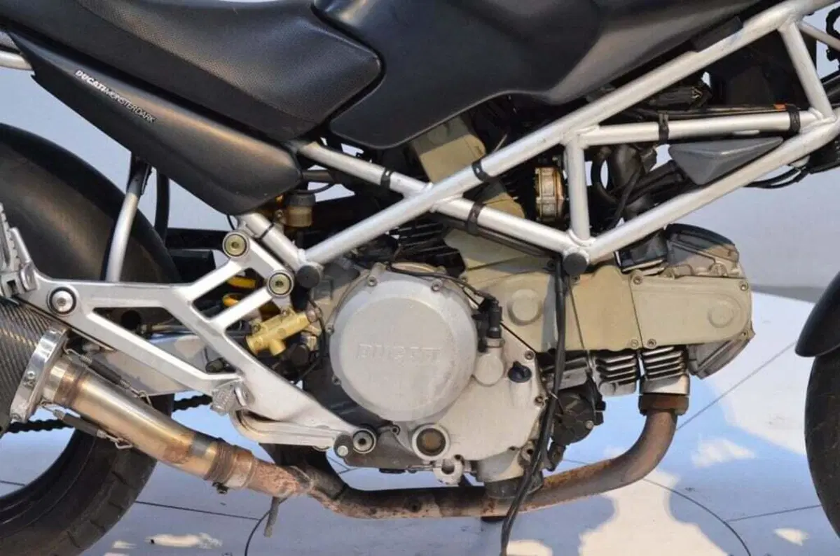 Ducati Monster 600 Dark (2002) (3)
