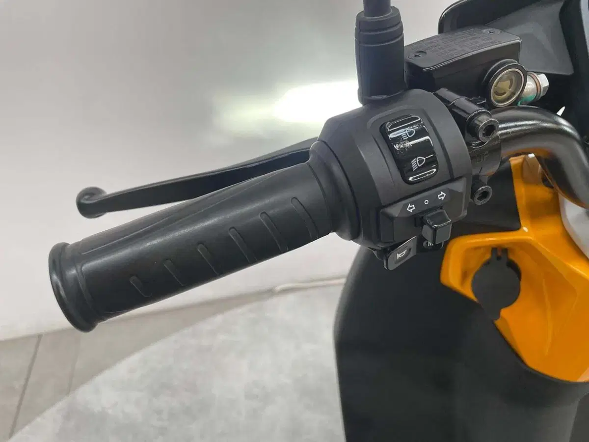 Piaggio 1 Active (2022 - 26) (5)