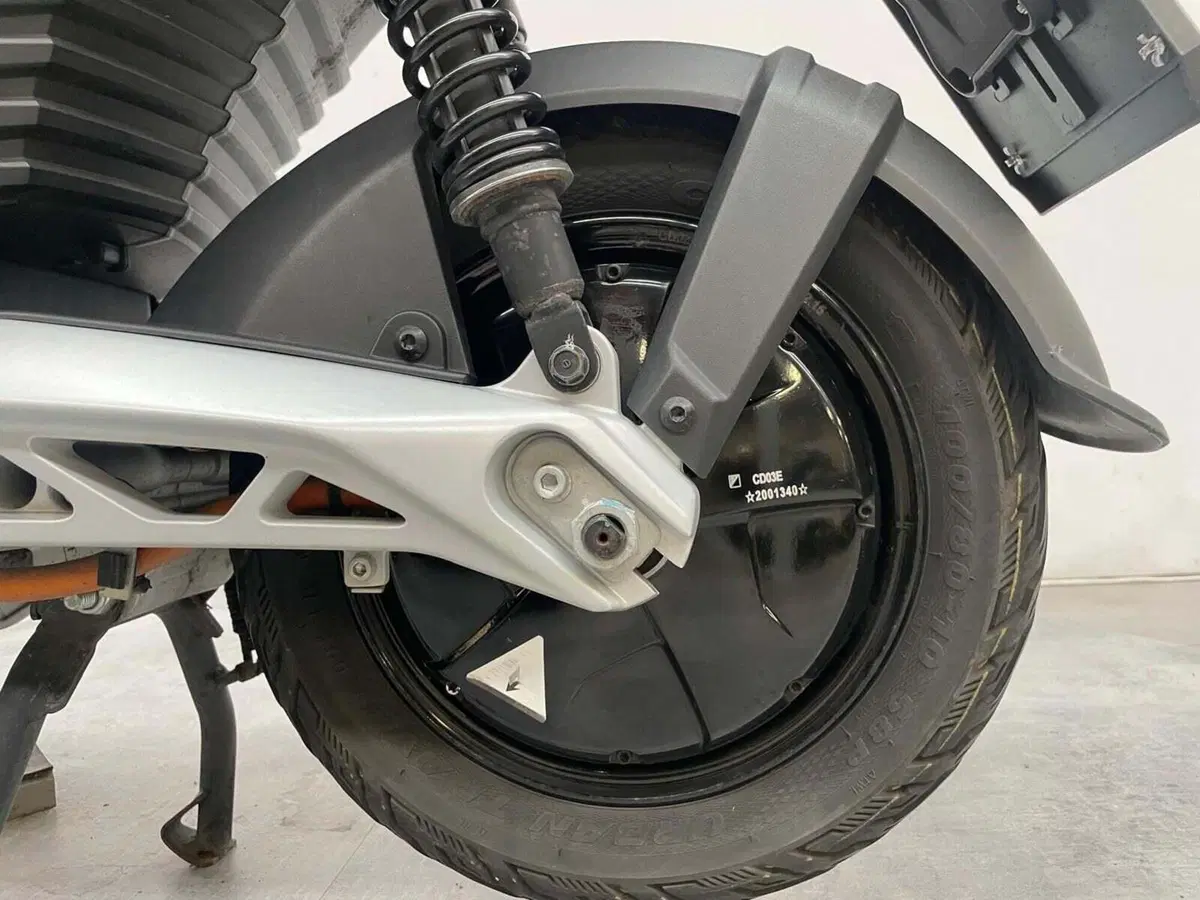 Piaggio 1 Active (2022 - 26) (8)