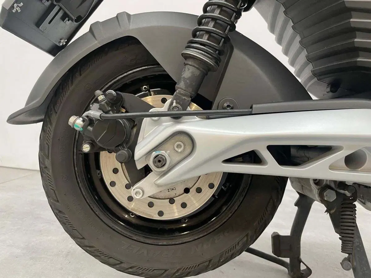 Piaggio 1 Active (2022 - 26) (13)