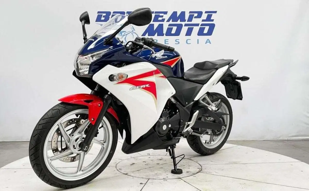 Honda CBR 250 R (2010 - 14) (17)