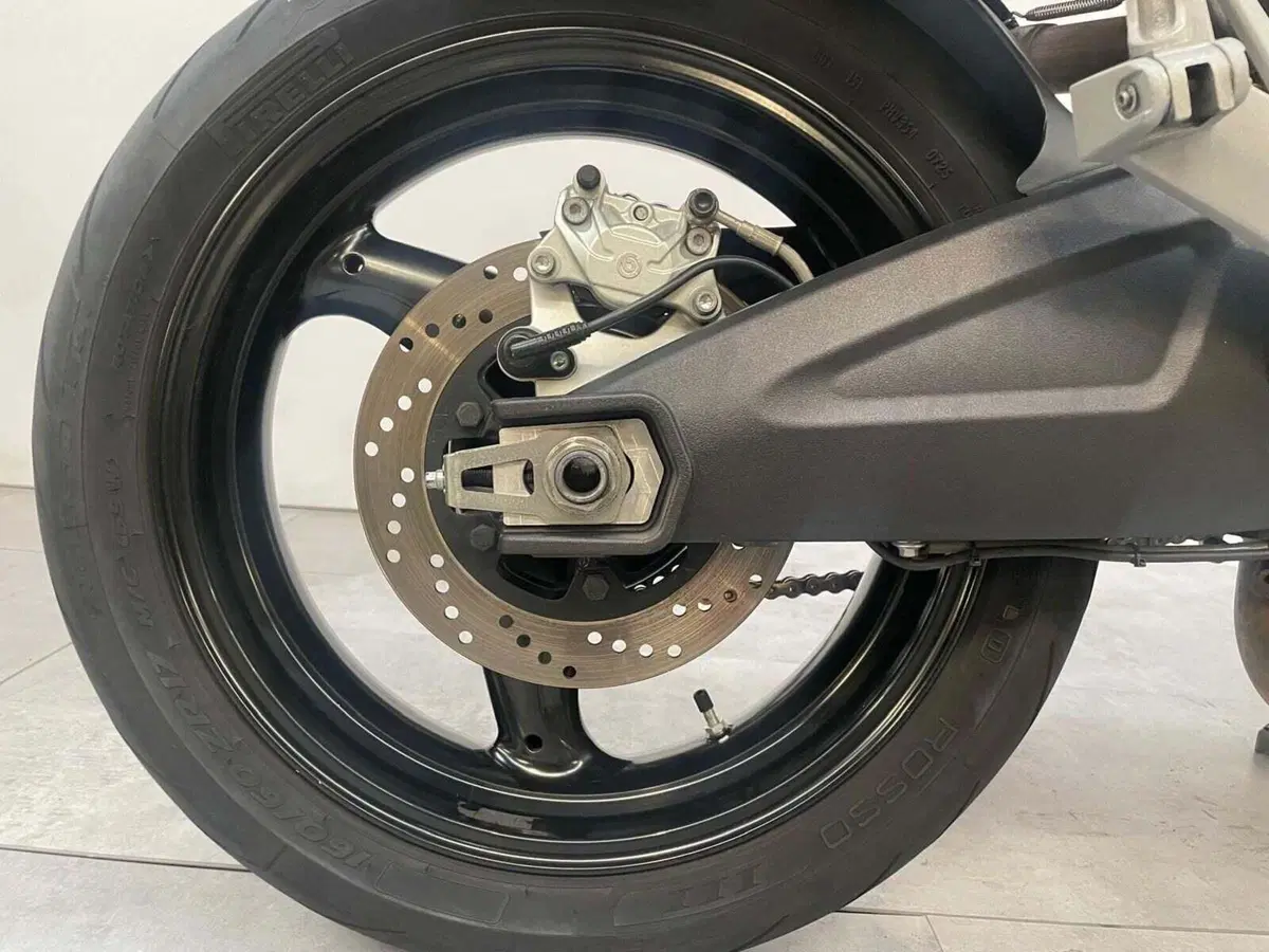 Ducati Monster 696 (2008 - 13) (4)