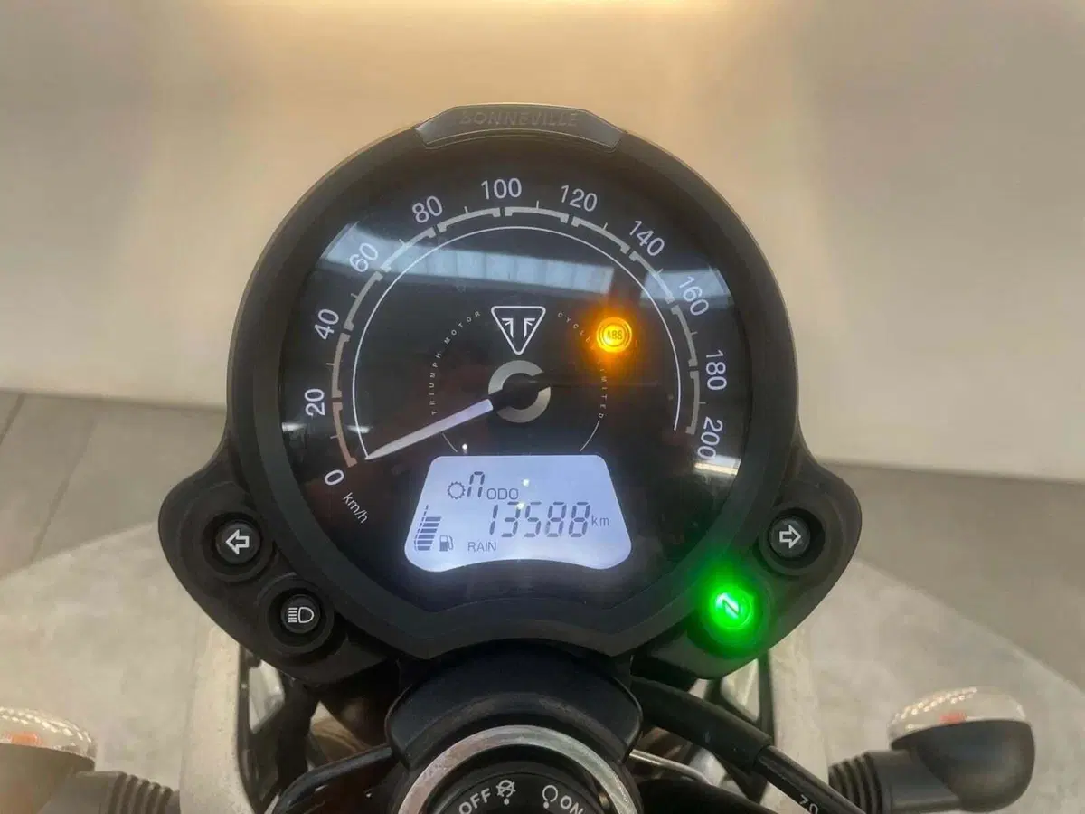 Triumph Speed Twin 900 (2023 - 24) (11)