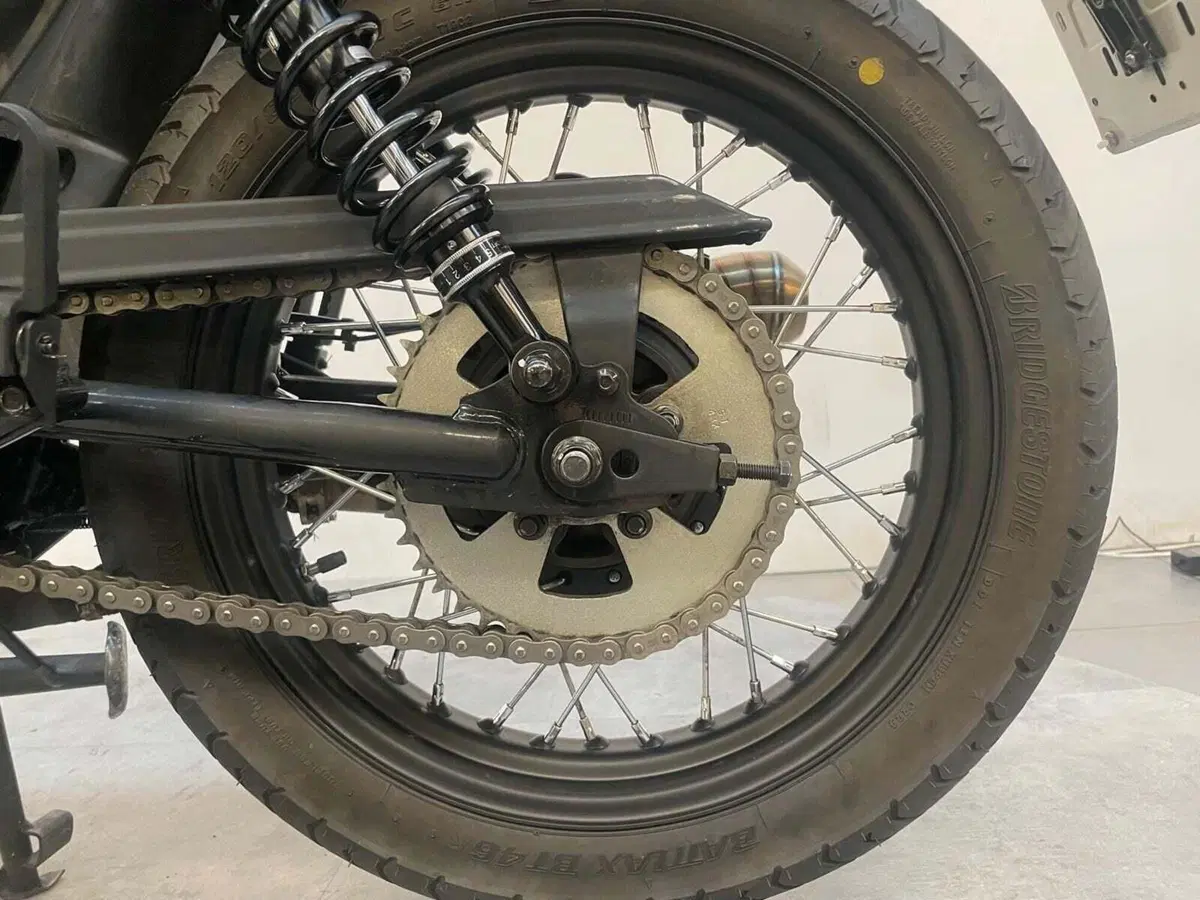 Brixton Motorcycles Glanville 250 X (2018 - 19) (15)