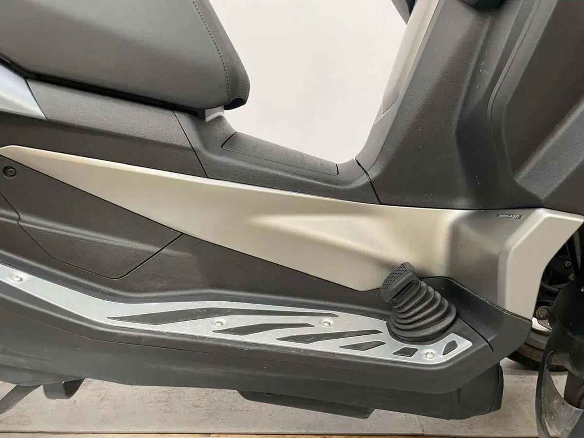 Piaggio Beverly 350 ABS (2016 - 20) (3)